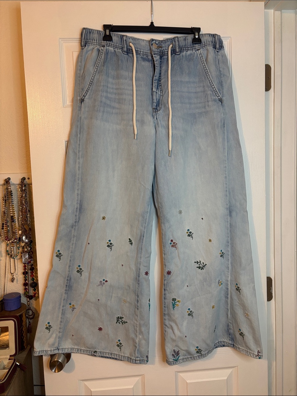 Anthropologie Pilcro The Adi Ditsy Floral Flair Jeans- Size Large - Picture 4 of 13
